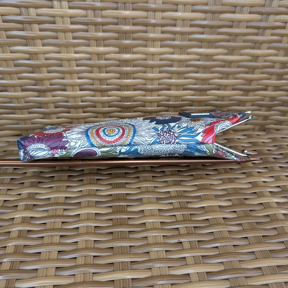 Gigi Hill The Jackie Floral Faux Leather Sunglass Case Kiss Lock Closure - Picture 7 of 15